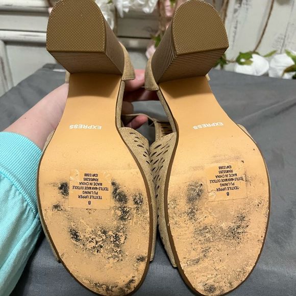 Express tan faux suede block heel - Picture 6 of 6